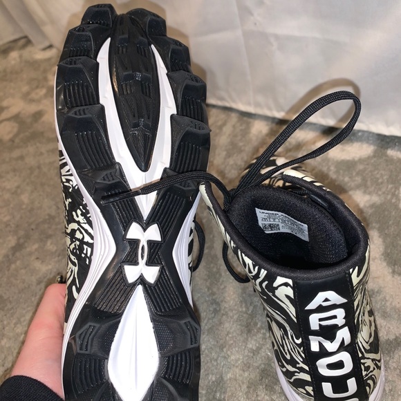 Under Armour Cleats - Picture 3 of 5